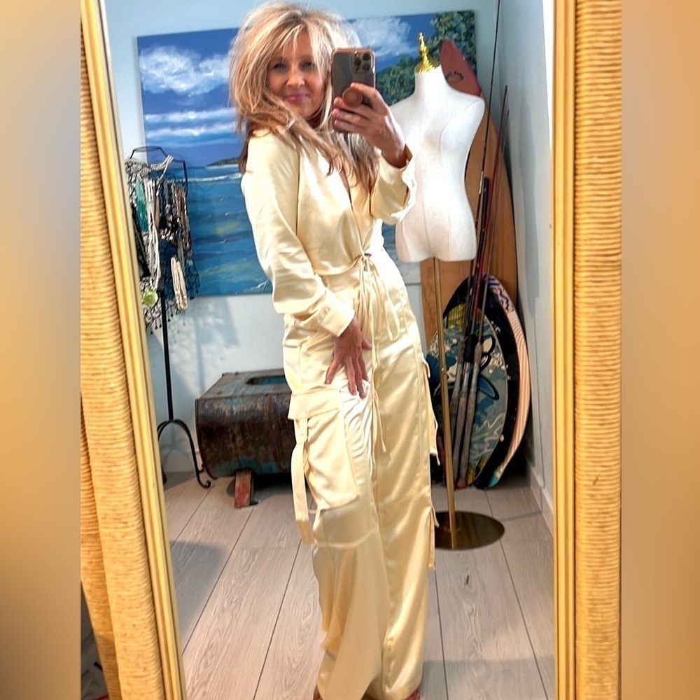 NWT,Gianni Bini,GOLD Satin OUTFIT,Coordinating Wrap-Top &High-Rise Cargo,Size M